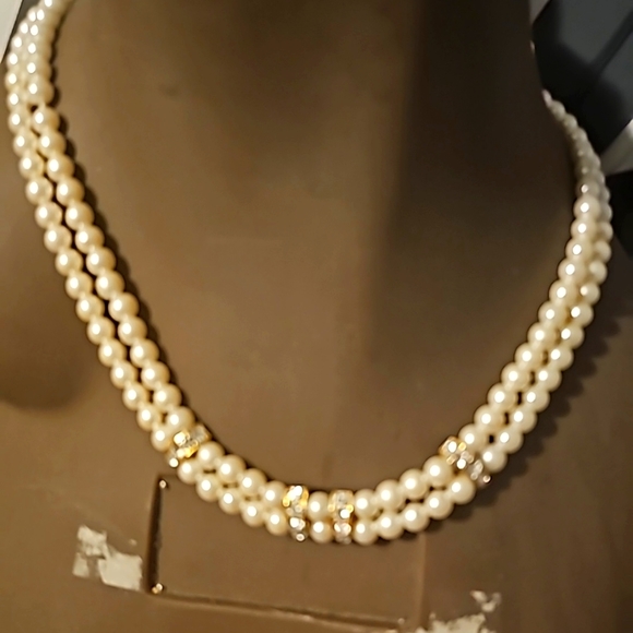 Curtural Pearl Nacklace w/Crystal & Goldtone Accents w/Earrings *Pierce Post - Picture 2 of 10